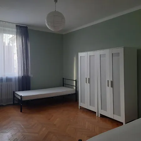 Pokoj Dwuosobowy W Historycznej Dzielnicy Nowa Huta- Aleja Roz